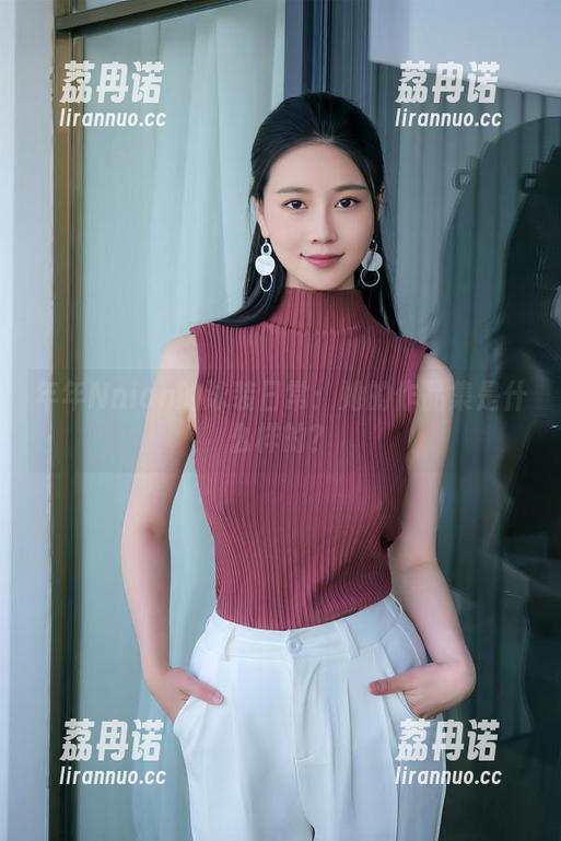 年年Nnian 年年Nnian的泳装日常:她的作品集是什么样的?