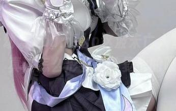 着迷于幼爱youmeko这波未亡人雪女cos精选，真该怎么形容这种复杂的吸引呢？