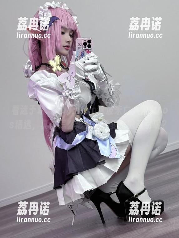 着迷于幼爱youmeko这波未亡人雪女cos精选，真该怎么形容这种复杂的吸引呢？