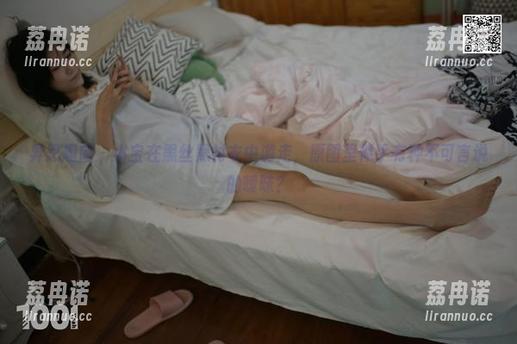 异思趣向 - 小宝在黑丝黑衬衣中游走，原图里似乎有种不可言说的暧昧？