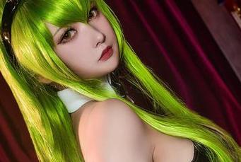 念念_D穿的大凤旗袍一定是有魔力，看完这些写真，竟然让我对这大热婚纱有了兴趣！