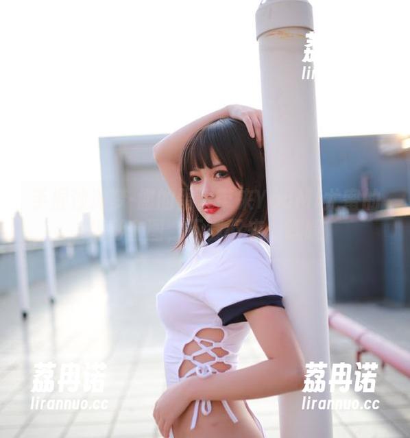 手握沙滩梦-您的蛋蛋带来YouMi尤蜜的精彩套图，下载下来，嘿嘿