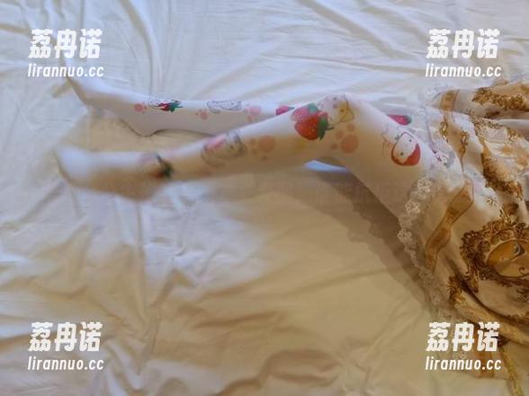 想要个公主抱的Dva泳衣套图，谁能抗拒这种诱惑？