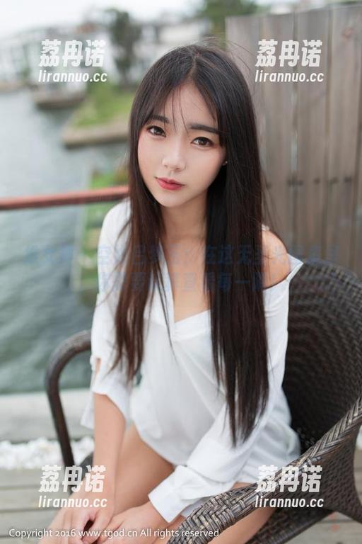 推女神 - 空姐吕梦玉：在这无圣光图集里，你需要认真查看每一隅！