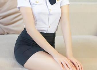推女神 - 柠檬c_lemon内衣写真集，扑面而来的既有性感，也有让人捧腹的快乐。决策时刻！