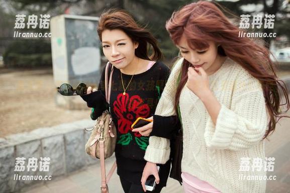 推女郎 - 最新脑洞：李七喜的女孩原图，好像我也见过什么奇怪的家具！
