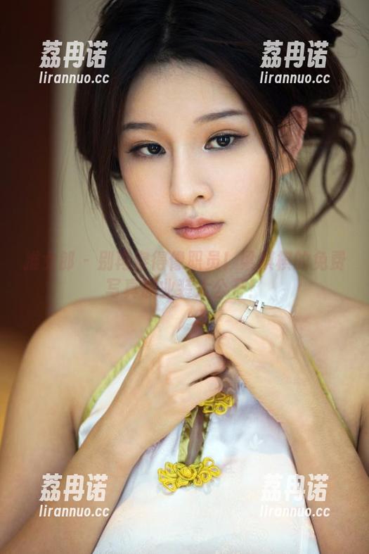 推女郎 - 别再穿得像职员！梁棋棋的免费写真职业装大公开！