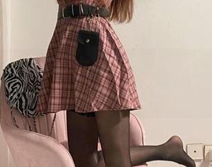 微密圈 - 提袜少女居家写真，美图不停，想问问眉头皱着的是什么