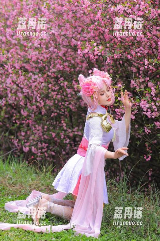 桃暖酱的婚纱写真，在线记录美好，让我们来一起集体“祝福”吧！