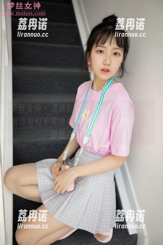 梦丝女神-灵唯 梦丝女神 - 灵唯的白裙图集,裙摆轻摆,舞动着似乎要给我一点点愉悦的启示,但却总在边缘游弋。