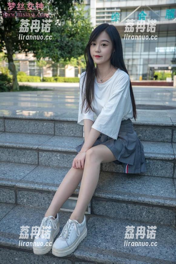 梦丝女神 - 白色空间+玥玥=美图丸的争霸：孰强孰弱一看便知！