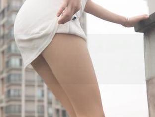 梦丝女神 - 舒蕾的丝袜美腿在线图集——我发现腿和艺术的结合居然是这样的妙。