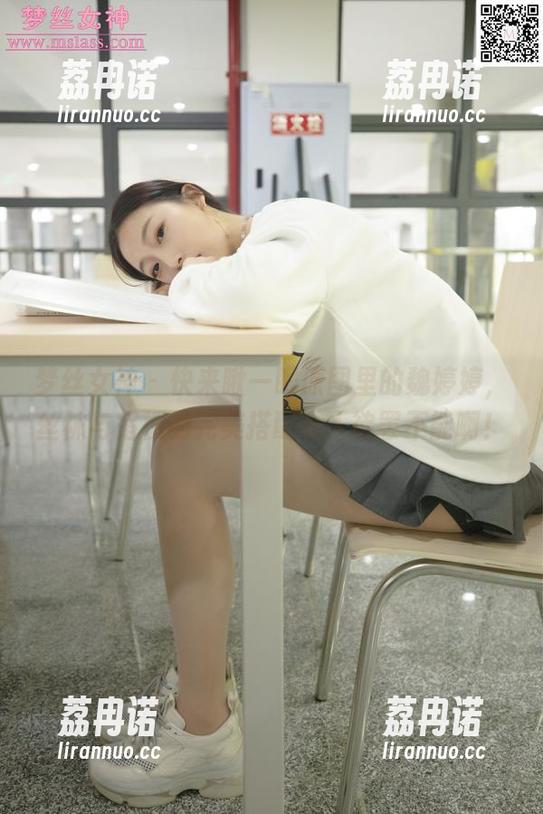 梦丝女神 - 快来瞅一眼原图里的魏婷婷，丝袜与宿楼的完美搭配令人欲罢不能啊！