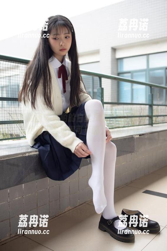 森萝财团 - 默陌的白丝探险：在抑郁湖边与绝望天台玩得可真嗨，原图上线！