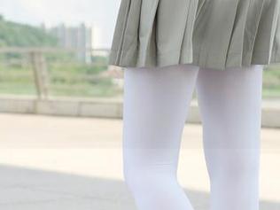 谁会拒绝黑丝亮皮连衣超短裙？原图全集已备好，森萝财团不解释！