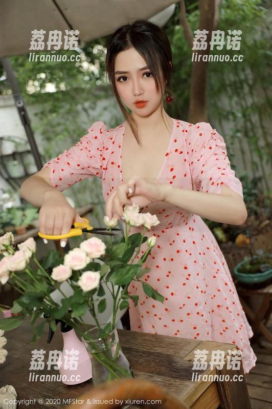 模范学院 - 不花钱就能看到的佟蔓baby姐，真不差这几张免费图片。
