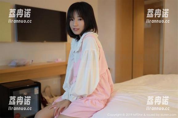 模范学院 - 慕羽茜的全套自拍图集，看完脑波一阵飘忽不定！