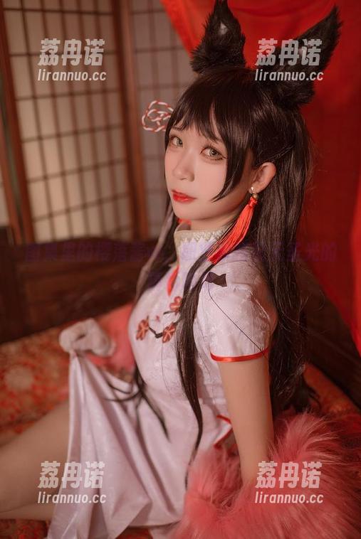 图集里的樱落酱w，职业装搭配无圣光的精彩瞬间
