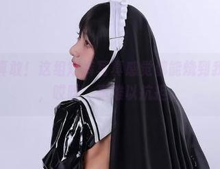 浅安安可真敢！这组短裤写真感觉都能烧到我的屏幕了，哎呀，真难以抗拒。
