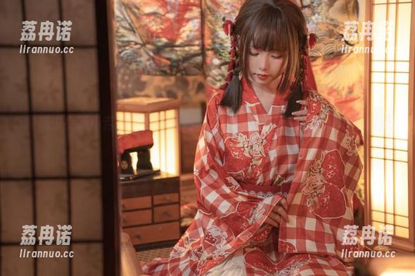 爆机少女喵小吉的“从零开始”套图，明明可以轻轻松松地发点呆。