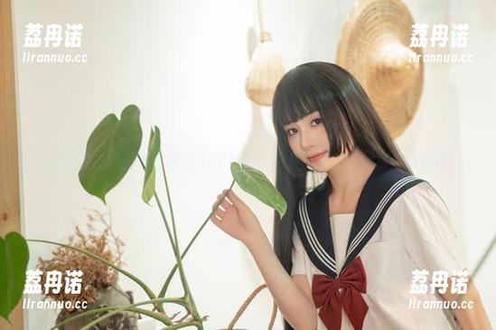 突如其来的爆机少女喵小吉礼服作品集：裙角下的那些小期待
