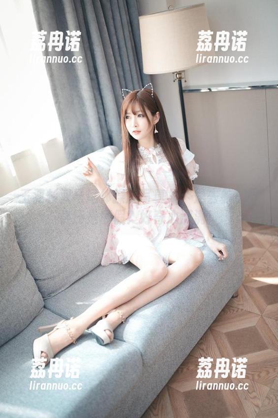 王羽杉双马尾体操服写真集：是去参加比赛还是度假？好奇心满满！