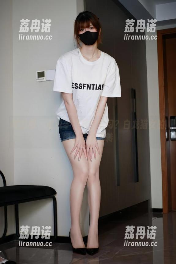 微密圈 - 谁说学姐只能学习？白龙猫女的图包带你玩转