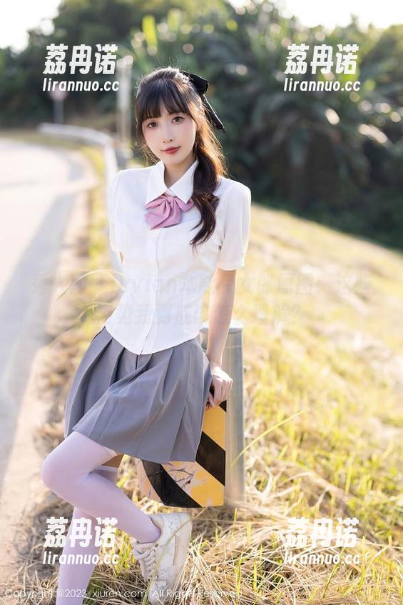 秀人网 - luvian本能兔女郎原图：这些姿势我到底该怎么理解？