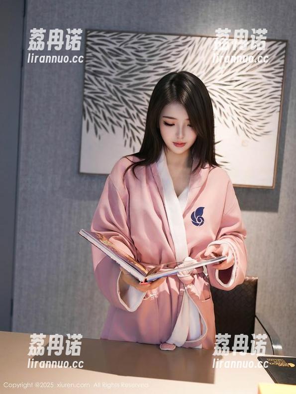 秀人网 - 允尔的图包比水还透明，都快溶解在我眼里了。