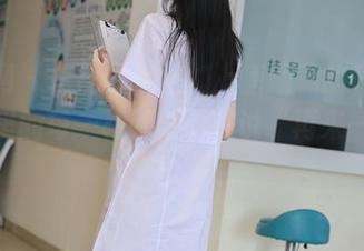 秀人网 - 白裙的优雅加上唐翩翩的气质，图包里的每一幕都好像在说“再来一张？”