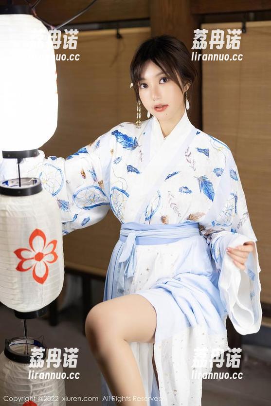 秀人网 - 看安然anran的黑色美图，就像翻阅一部黑胶唱片，旋律里似乎夹杂着淡淡的忧伤。
