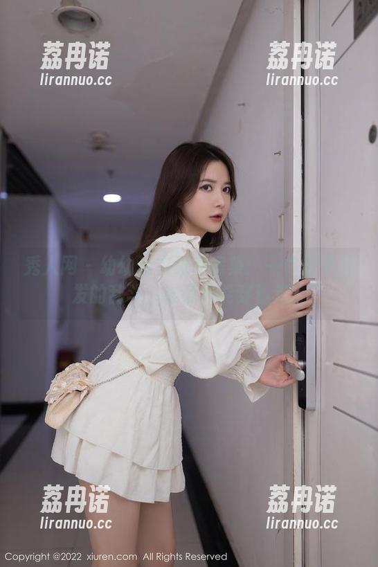 秀人网 - 幼幼连衣裙私房集：一件裙子引发的乱斗，谁说只能穿着走？