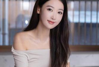秀人网 - 月夕Lily写真分享：看学姐如何优雅地处理一场突如其来的借书风波