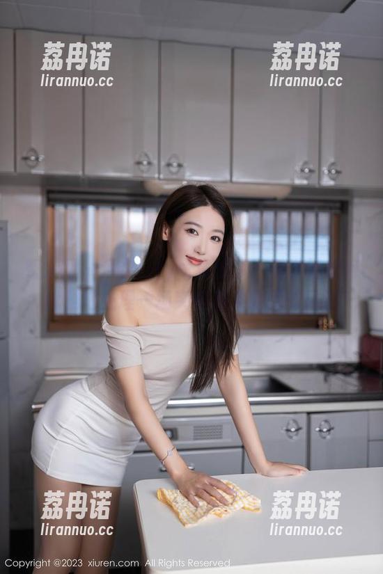 秀人网 - 月夕Lily写真分享：看学姐如何优雅地处理一场突如其来的借书风波