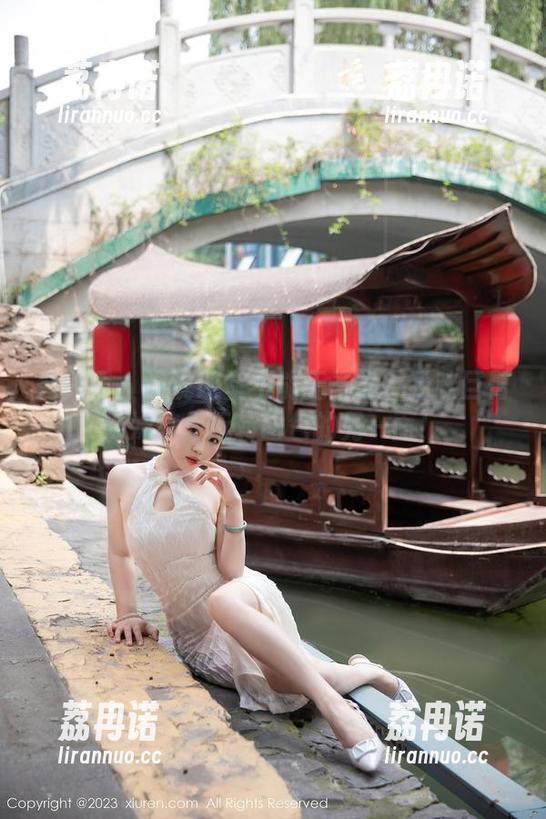 秀人网 - 谁说课堂不能无圣光？猫咪巨臀妹妹教你玩转图包的另一面！