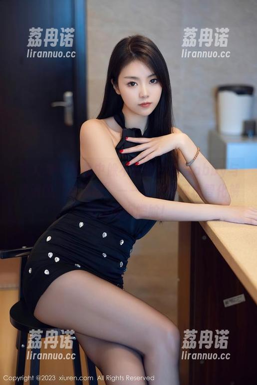 秀人网 - 图集中躲不开的白茹雪abby与海浪的“追逐战”——看她如何机智化解突发的小尴尬！