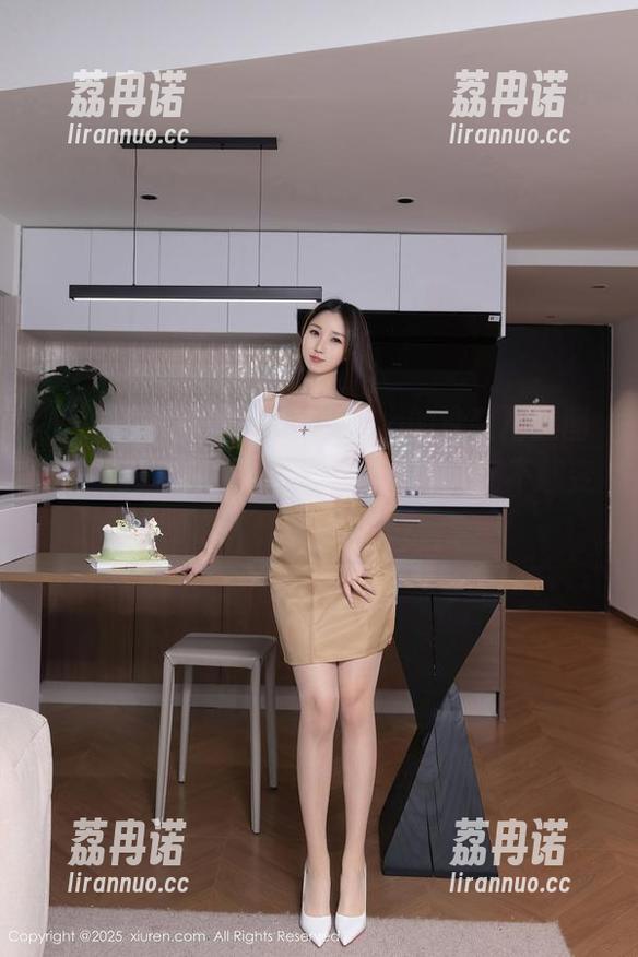 秀人网 - 陈念灵Vickyao的泳装精选图片，轮换似乎不够呀，这尊美人还不够变？