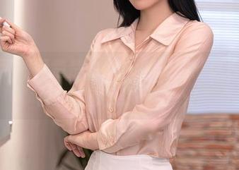 秀人网 - 顾楚楚Maily的美图：这白丝怎么让我想到了什么…？