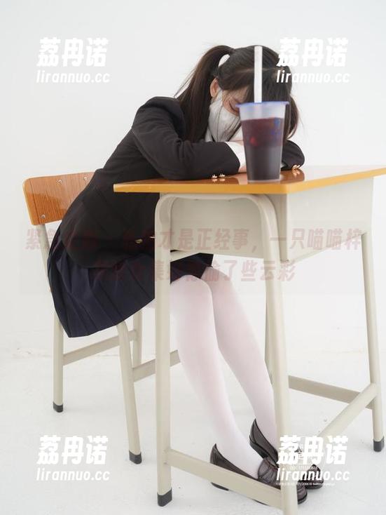 紧急企划 - 私拍才是正经事，一只喵喵梓灰丝合集好像偷了些云彩