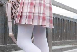 紧急企划 - 白丝不白—小恩的免费写真展，谁能想到裤腿里也能藏点儿玄机？