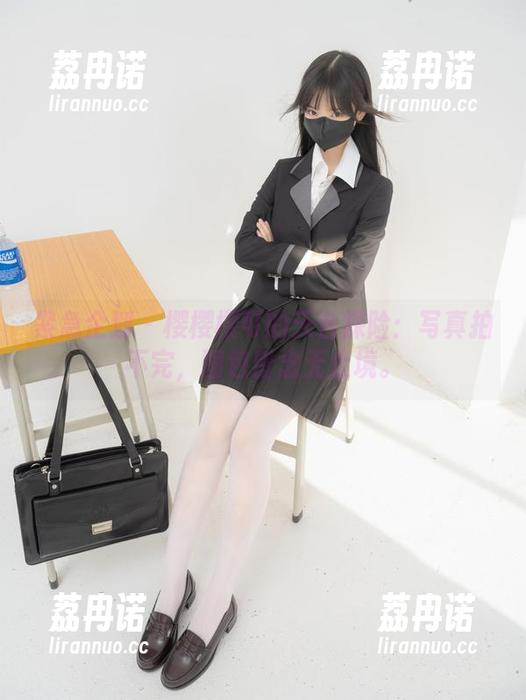 紧急企划 - 樱樱樱可的天台探险：写真拍不完，图包留念无止境。
