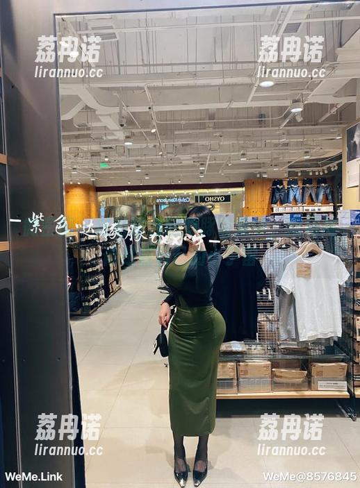 微密圈 - 这组紫色哒豚豚合集中，双马尾像是有自己的小宇宙