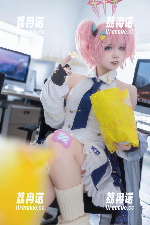 纸悦Etsu_ko做厨娘，奇特的cos+图片，真是吸引我目光的复合体。
