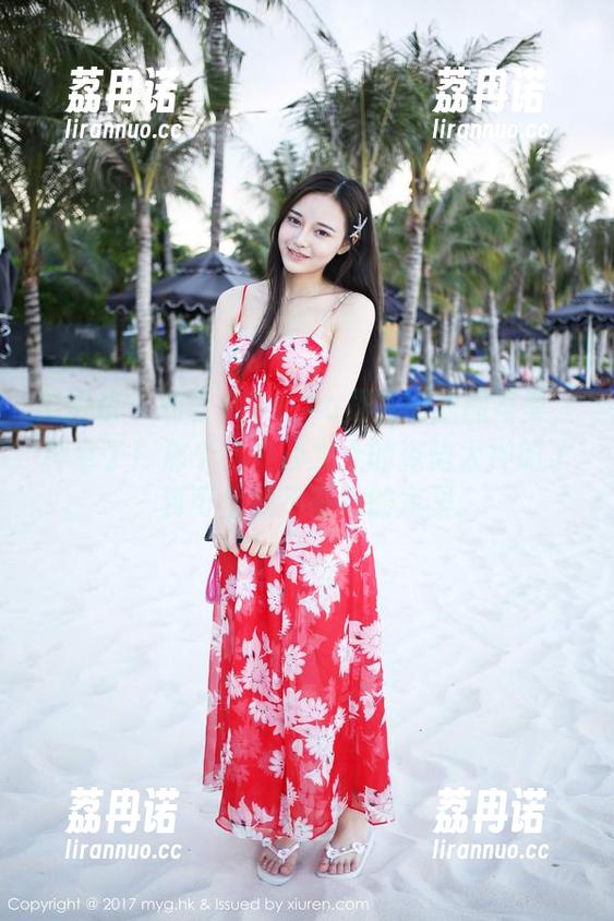 美媛馆-刘雪妮Verna 美媛馆 - 刘雪妮Verna居家的原图写真,种草了!那个靠在沙发上的姿势太押韵了,真可惜我不在她的家里。