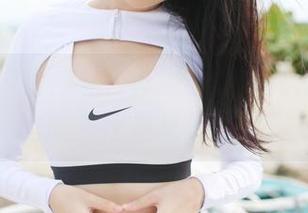 美媛馆 - 套图里，体操服的可儿，专注于啥呢？还是只是展示？