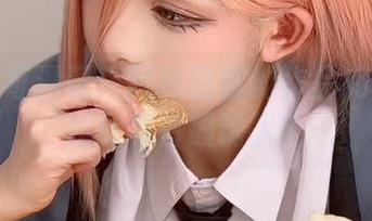 双马尾奇遇记：腥味猫罐的作品如何变得如此薯片般诱人？