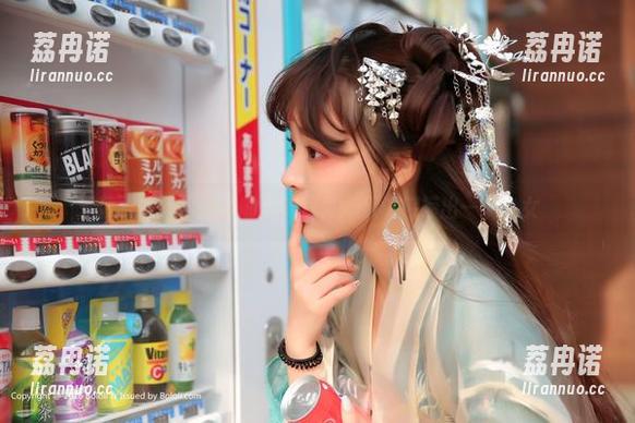 菠萝社 - 柳侑绮的定制写真：从海底捞出一个少女