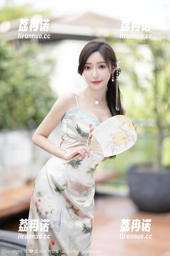 语画界 - 这年头，女友套图还需要和小尤奈的美图比？她简直把“可爱”重新定义了。