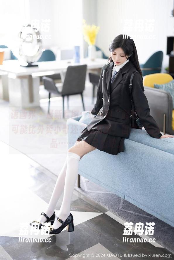 语画界 - 最新套图：雅雯的“厨娘”，她可能比外卖小哥还在意打扮，但做出的菜品……你自己想吧。