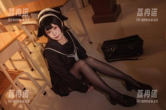 每当我翻到贞子蜜桃的v领内搭和cos结合，脑中就闪现出几种狂野的可能性。